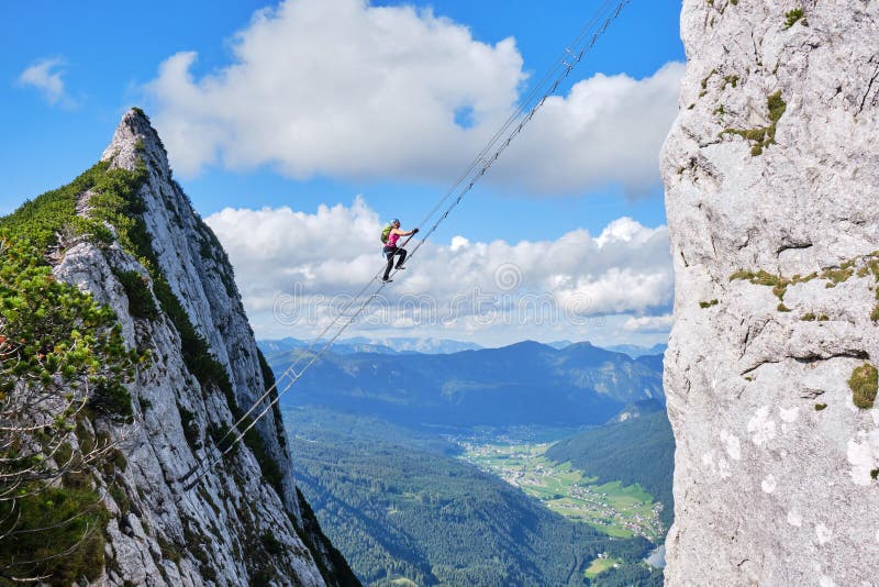 Via ferrata Donnerkogel Intersport Klettersteig in den österreichischen Alpen bei Gosau Konzept der Treppe zum Himmel stockfoto Via ferrata Donnerkogel Intersport Klettersteig in den österreichischen Alpen bei Gosau Konzept der Treppe zum Himmel stockfoto