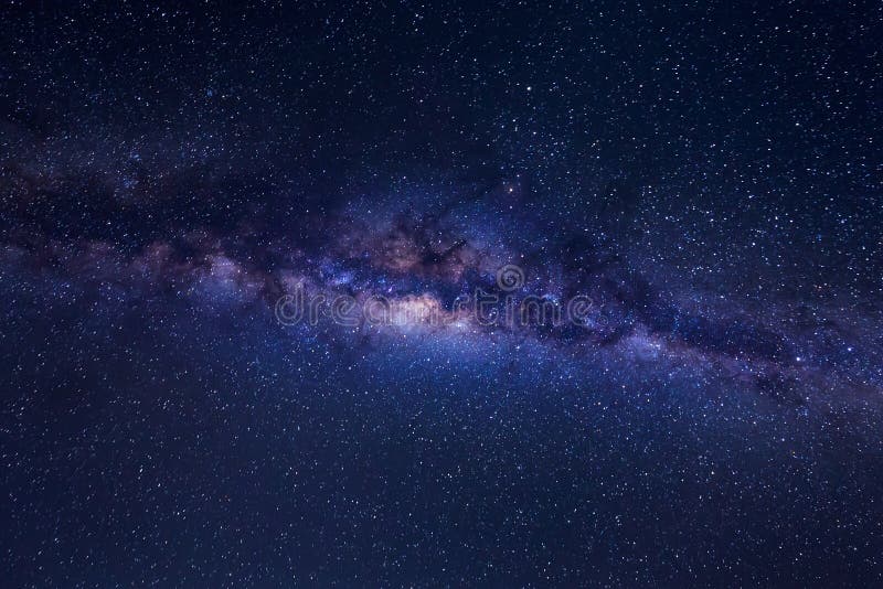 A Via Látea bonita com estrelas e o espaço espanam em um céu noturno imagem de stock A Via Látea bonita com estrelas e o espaço espanam em um céu noturno imagem de stock