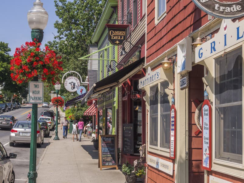 Via principale a Camden, Maine, U.S.A. immagine stock libera da diritti Via principale a Camden, Maine, U.S.A. immagine stock libera da diritti