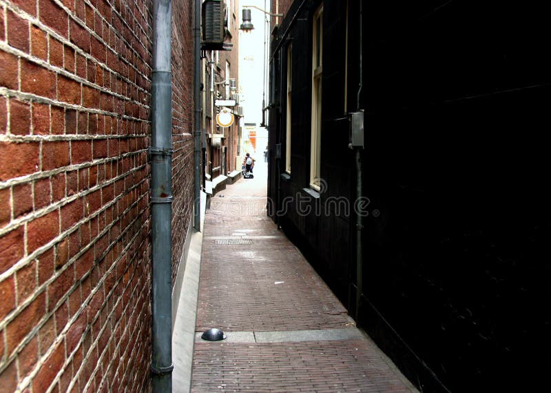 Via stretta a Amsterdam immagini stock
