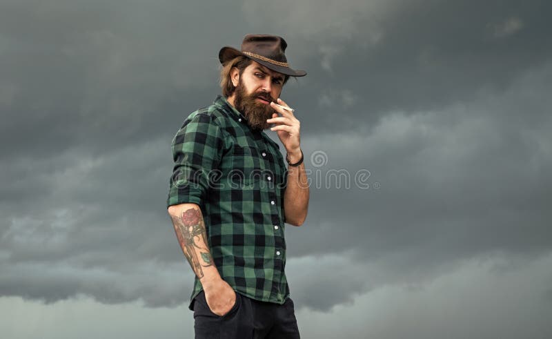 Cabelo Como Fogo. Vaqueiro Barbudo Na Camisa Xadrez. Conceito De Salão De  Cabeleireiro. Wilwest Texas. Hipster Brutal Maduro Imagem de Stock - Imagem  de fundo, menino: 242537211