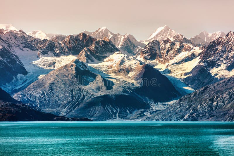 Viagens de cruzeiro do Alasca no Parque Nacional da Baía de Glacier