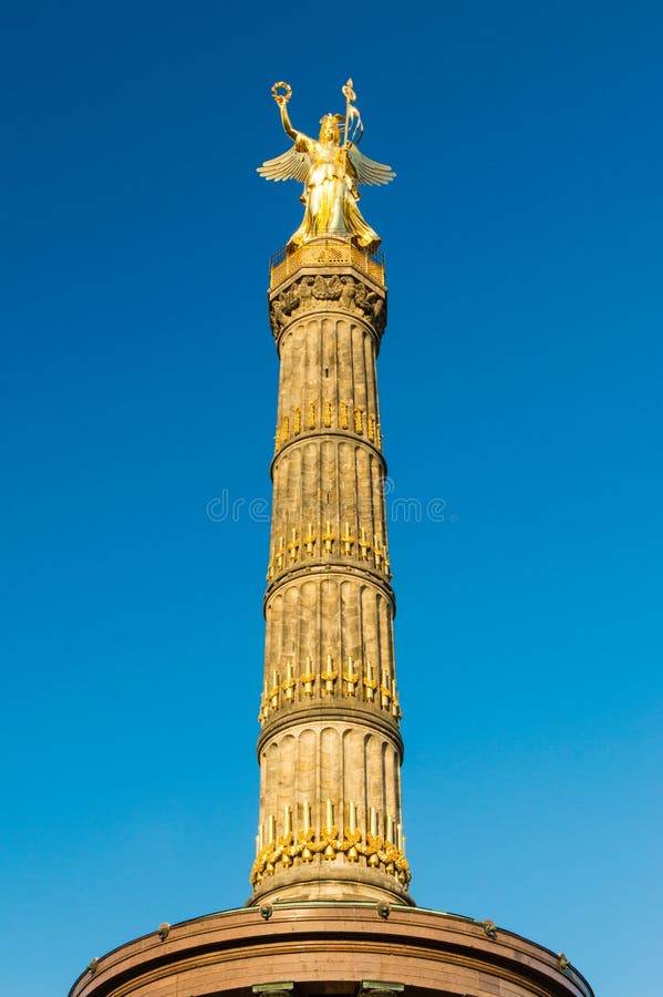 Victory Column Siegessaule in Berlin Tiergarten auf blauem Himmel Berlin, Deutschland lizenzfreies stockfoto Victory Column Siegessaule in Berlin Tiergarten auf blauem Himmel Berlin, Deutschland lizenzfreies stockfoto