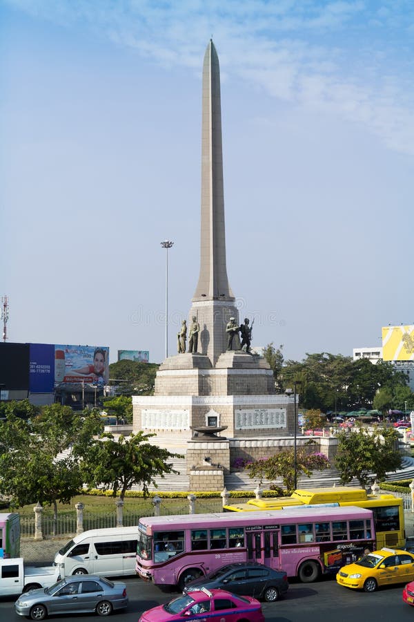 BANGKOK,THAILAND - JAN 3 : Victory monument at the afternoon on Jan 3,2015 in Bangkok, Thailand.