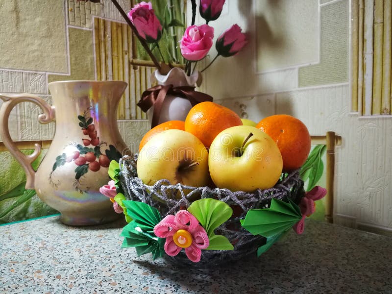 Vida inmóvil simple con las frutas imagen de archivo Vida inmóvil simple con las frutas imagen de archivo