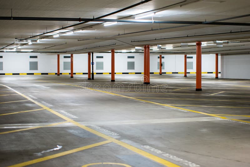 1,880 Grand Parking Vide De Voiture Photos libres de droits et gratuites de Dreamstime