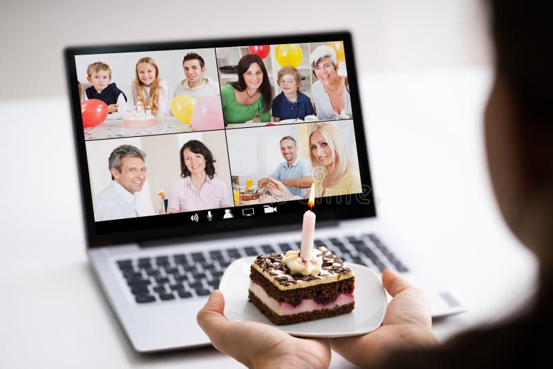 Videoconferenze per feste di compleanno online fotografie stock libere da diritti