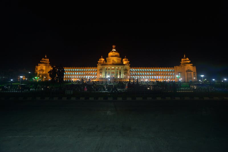 Vidhan Soudha, Bengaluru, Índia de Karnataka foto de stock Vidhan Soudha, Bengaluru, Índia de Karnataka foto de stock