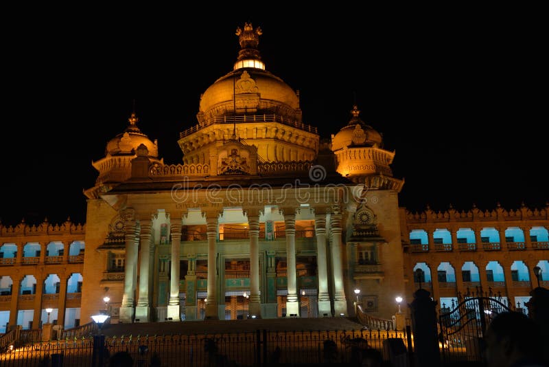 Vidhan Soudha, Bengaluru, Índia de Karnataka imagens de stock Vidhan Soudha, Bengaluru, Índia de Karnataka imagens de stock