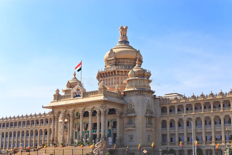 Vidhana Soudha o legislador estadual imagem de stock royalty free Vidhana Soudha o legislador estadual imagem de stock royalty free