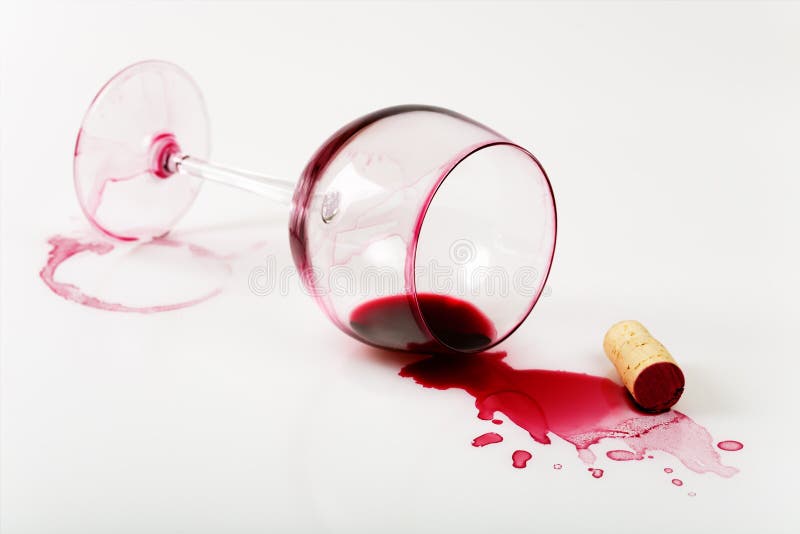 Vidrio volcado de vino fotografía de archivo libre de regalías Vidrio volcado de vino fotografía de archivo libre de regalías