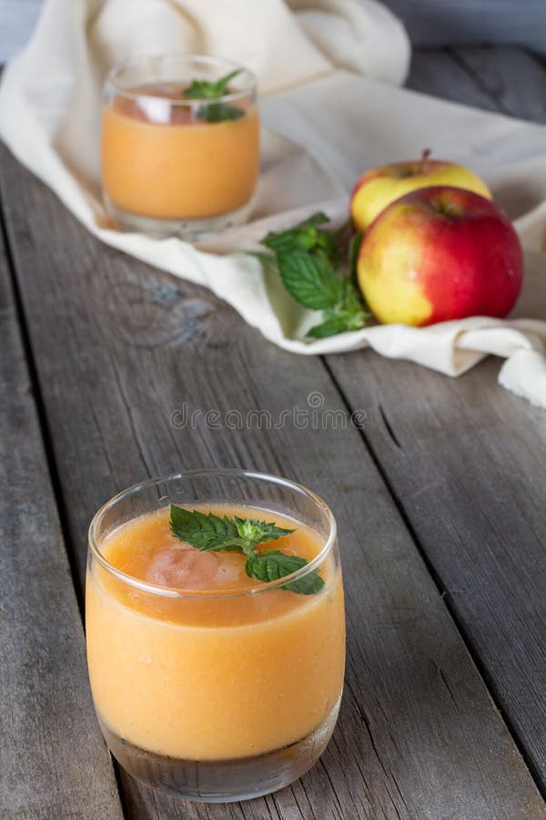 Vidrios de smoothies de la fruta fotografía de archivo Vidrios de smoothies de la fruta fotografía de archivo