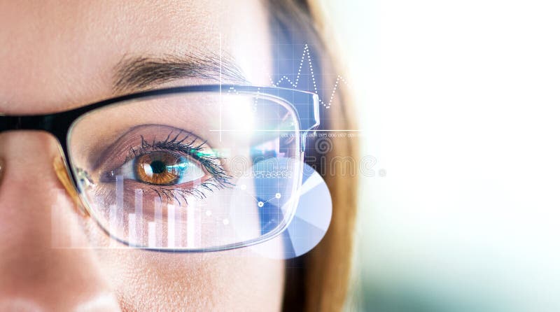 Vidrios elegantes y concepto aumentado de la realidad Gafas del moder de la mujer que llevan foto de archivo libre de regalías Vidrios elegantes y concepto aumentado de la realidad Gafas del moder de la mujer que llevan foto de archivo libre de regalías