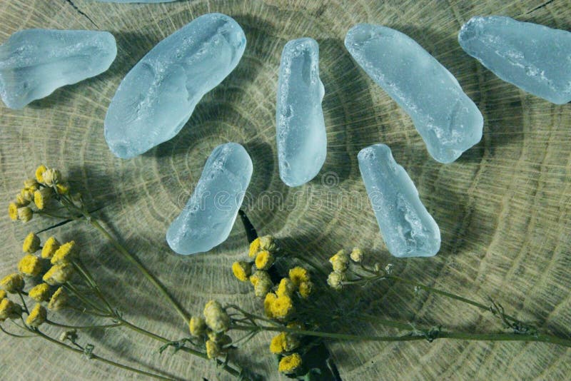 Vidro azul do mar imagem de stock