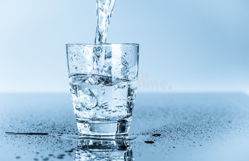 Vidro da água potável limpa