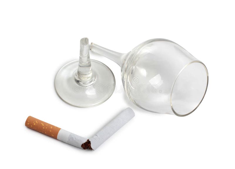 Vidro e cigarro quebrados fotos de stock Vidro e cigarro quebrados fotos de stock