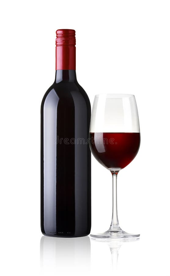 Vidro e garrafa do vinho tinto no fundo branco