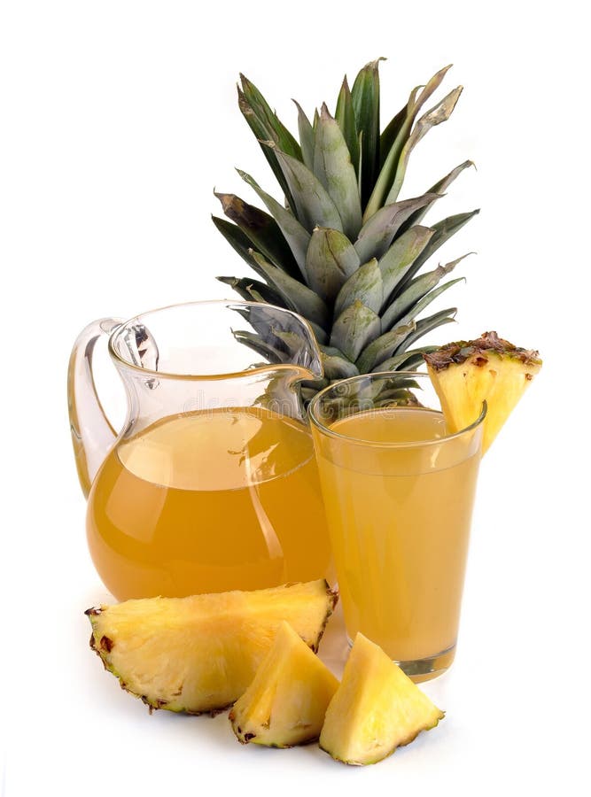 Vidro e jarro cheios de suco de abacaxi fotos de stock Vidro e jarro cheios de suco de abacaxi fotos de stock