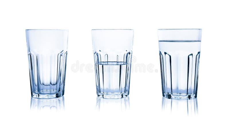 Copos vazios, meio cheios e cheios de água sobre fundo branco fotos de stock royalty free