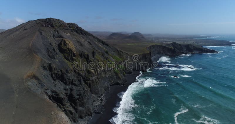 Vidéo aérienne du drone de l'Islande de belle côte sur la péninsule de reykjanes clips vidéos