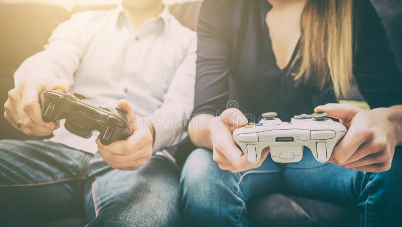 Vidéo de jeu de jeu de jeu sur la TV ou le moniteur Concept de Gamer photos libres de droits Vidéo de jeu de jeu de jeu sur la TV ou le moniteur Concept de Gamer photos libres de droits