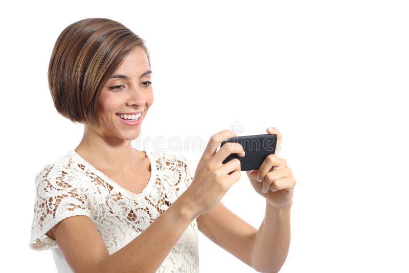 Vidéo de observation de femme moderne de mode dans un téléphone intelligent image stock Vidéo de observation de femme moderne de mode dans un téléphone intelligent image stock