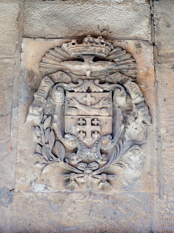 Vie silenziose nella vecchia città di Gerusalemme, Israele La stemma sulla parete della casa sopra via Delorosa
