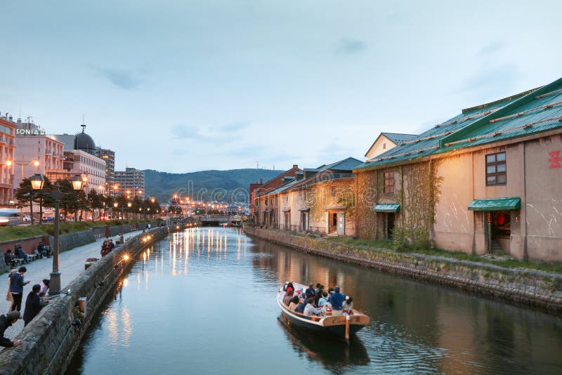Vieil entrepôt le long de canal d'Otaru, point de repère célèbre. Le vieil entrepôt le long du canal d'Otaru, point de repère célèbre d'Otaru