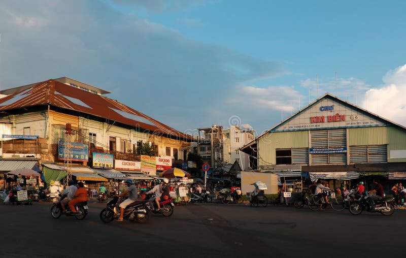 Vieille architecture du marché de Kim Bien, marché chimique du Vietnam image stock Vieille architecture du marché de Kim Bien, marché chimique du Vietnam image stock