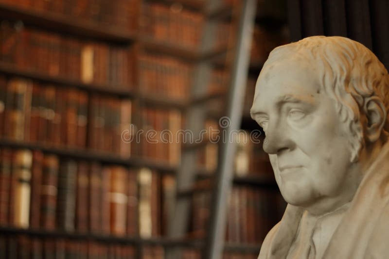 Vieille bibliothèque dans le Trinity College, Dublin sculpture photos stock Vieille bibliothèque dans le Trinity College, Dublin sculpture photos stock