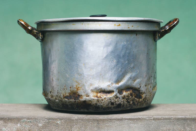 Vieille casserole image stock. Image du plaque, vide 58774187