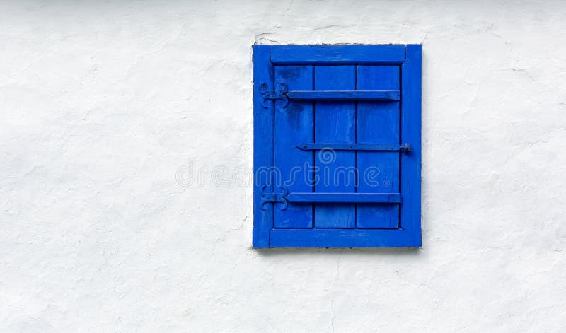 Vieille fenêtre bleue photo libre de droits Vieille fenêtre bleue photo libre de droits