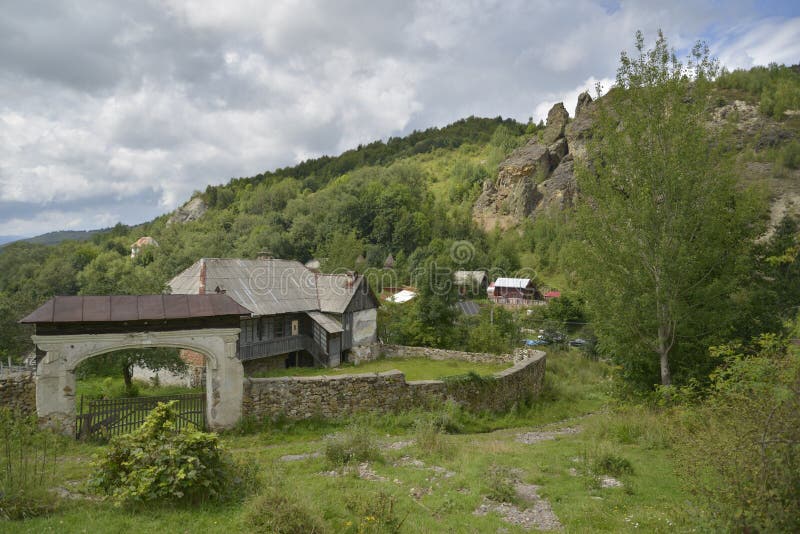 Vieille maison chez Rosia Montana, Roumanie, l'Europe photo stock Vieille maison chez Rosia Montana, Roumanie, l'Europe photo stock
