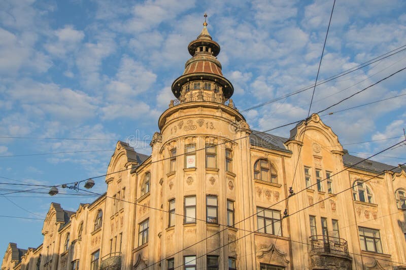 Vieille maison du début du 20ème siècle à Riga, Lettonie image libre de droits Vieille maison du début du 20ème siècle à Riga, Lettonie image libre de droits