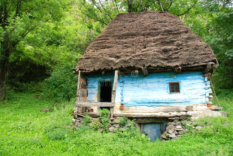 Vieille Maison En Bois Traditionnelle Photo stock - Image du couleur