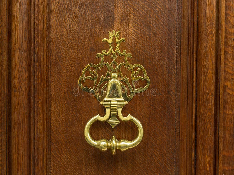 Vieille poignée de porte gothique antique photo libre de droits Vieille poignée de porte gothique antique photo libre de droits