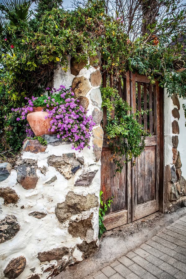 Ressort Et Décoration De Fleurs De Pâques De Vieille Chambre, Espagne,  L'Europe Photo stock - Image du lanterne, cour: 37959410