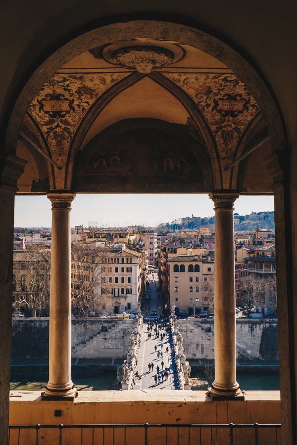 Vieille vue de ville de Sant Angelo Bridge et de Rome de Sant Angelo Castl photos stock Vieille vue de ville de Sant Angelo Bridge et de Rome de Sant Angelo Castl photos stock