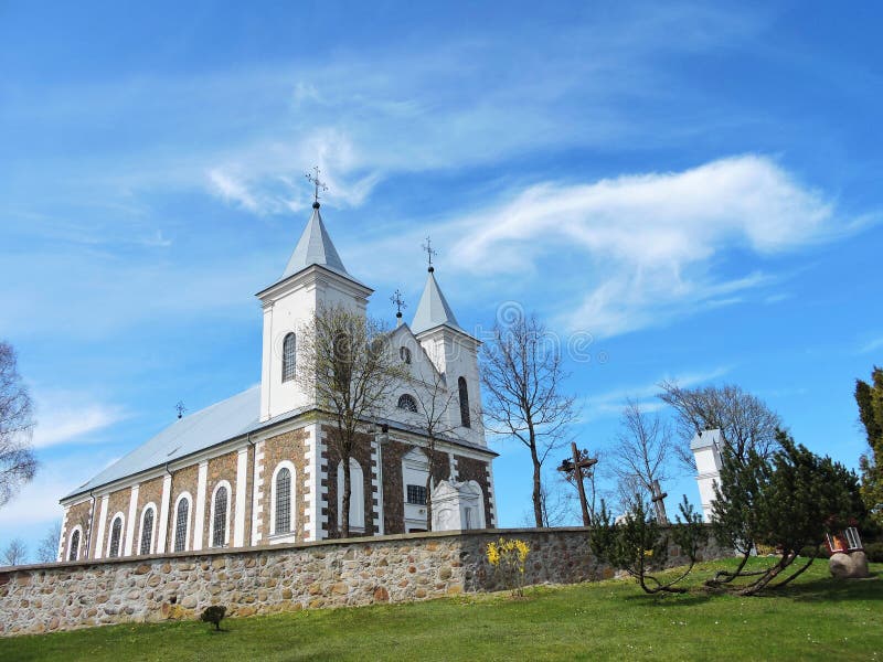 Vieille église blanche, Lithuanie photos libres de droits Vieille église blanche, Lithuanie photos libres de droits