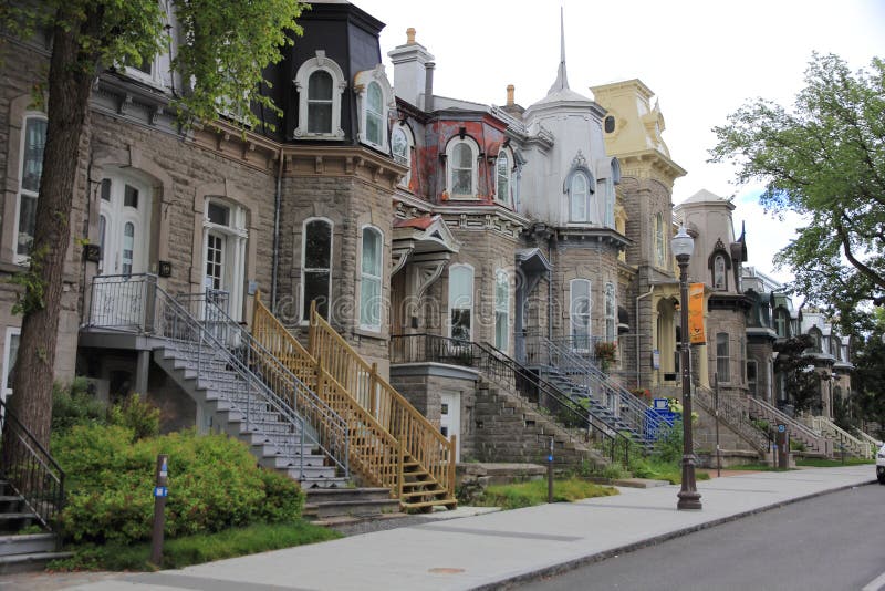 Vieilles maisons du Québec image stock éditorial. Image du architecture