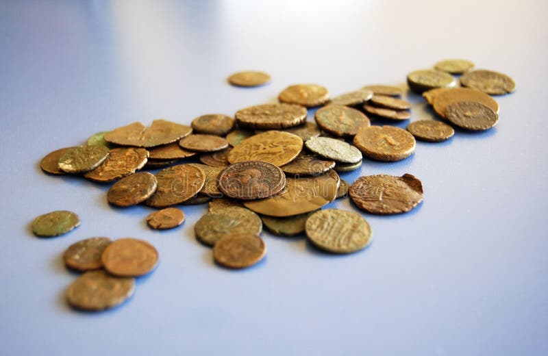 Vieilles pièces de monnaie photo stock. Image du romain 910834