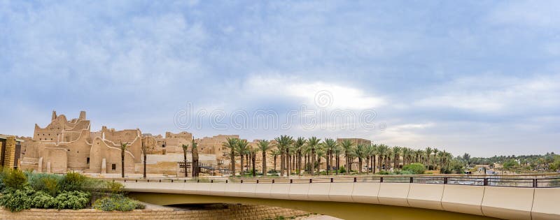 Vieja luz del d?a por la ma?ana, Al Bujairi, Riad, KSA - la Arabia Saudita Aldereya - pueblo del panorama de la ciudad de Diriyah