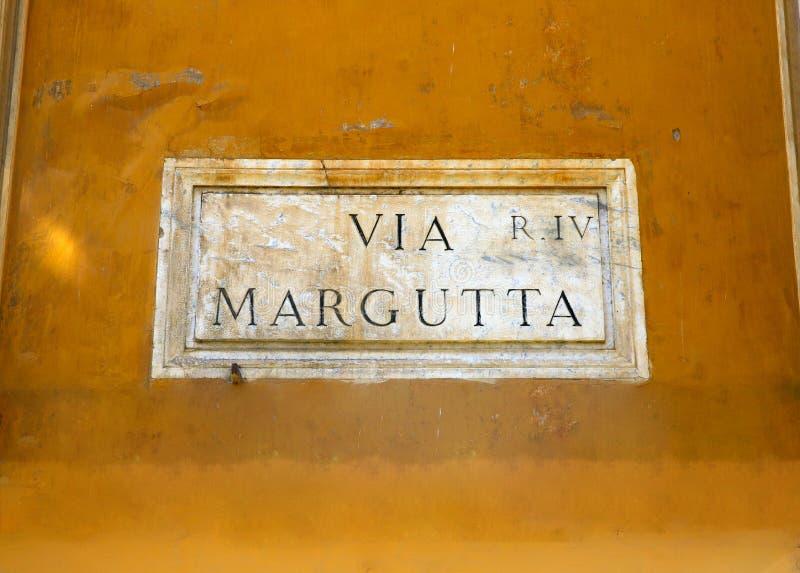 Vieja placa de calle en la calle de Margutta en Roma, Italia fotografía de archivo Vieja placa de calle en la calle de Margutta en Roma, Italia fotografía de archivo