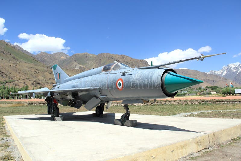 Viejo avión de combate del MIG 21 imagenes de archivo