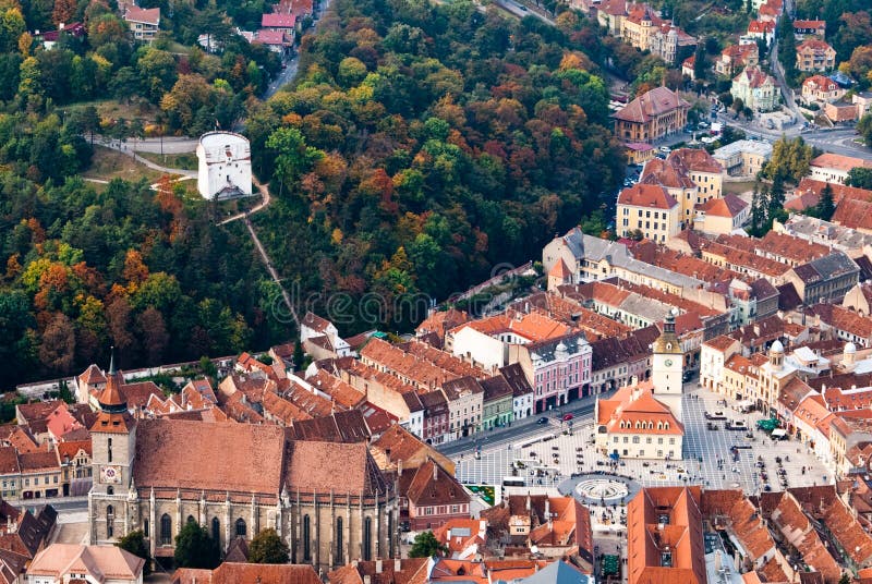 Viejo centro de la ciudad de Brasov fotografía de archivo Viejo centro de la ciudad de Brasov fotografía de archivo
