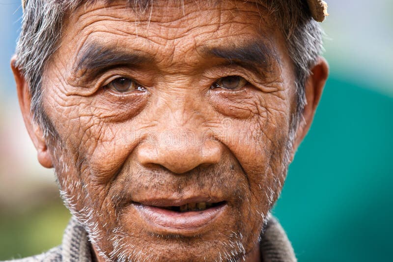 Viejo hombre local en Chin State, Myanmar fotos de archivo
