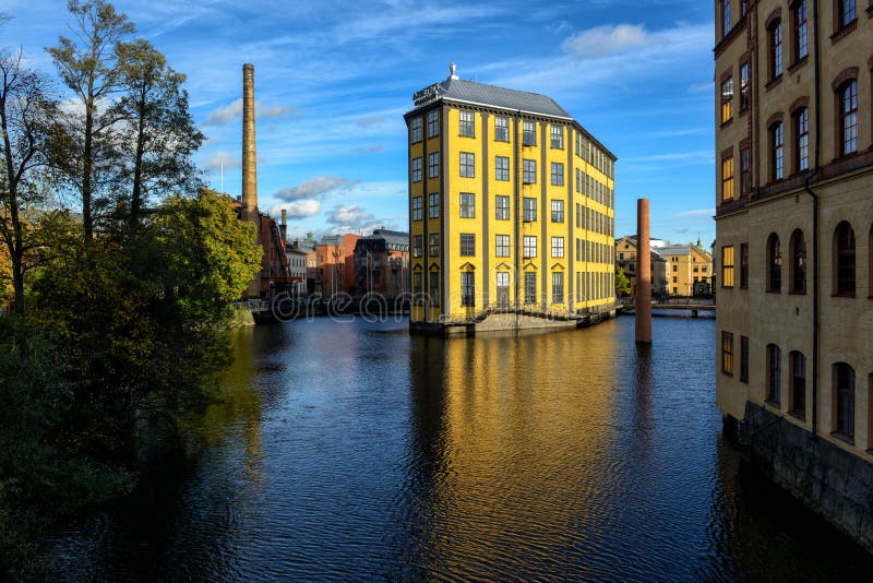 Viejo paisaje industrial en Norrkoping fotografía de archivo