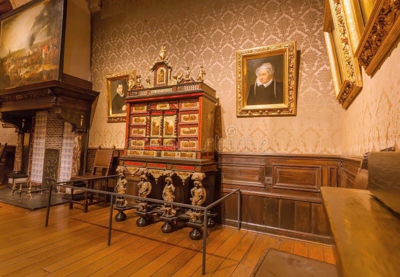 Viejo sitio con las pinturas dentro del museo de Plantin-Moretus, sitio de la impresión del patrimonio mundial de la UNESCO fotos de archivo Viejo sitio con las pinturas dentro del museo de Plantin-Moretus, sitio de la impresión del patrimonio mundial de la UNESCO fotos de archivo