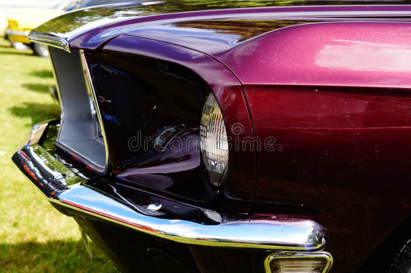 Viejos detalles rojos clásicos de la entrada del coche imágenes de archivo libres de regalías Viejos detalles rojos clásicos de la entrada del coche imágenes de archivo libres de regalías