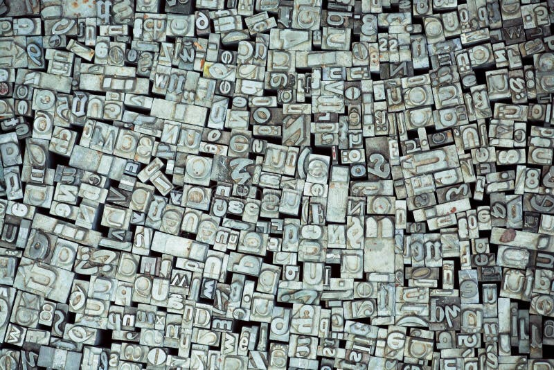 Viele bügeln Buchstaben von den Alphabetsätzen der Retro- Schreibmaschine lizenzfreie stockbilder Viele bügeln Buchstaben von den Alphabetsätzen der Retro- Schreibmaschine lizenzfreie stockbilder